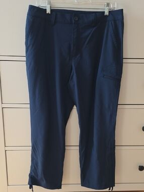 Eddie Bauer Navy Cargo Capris